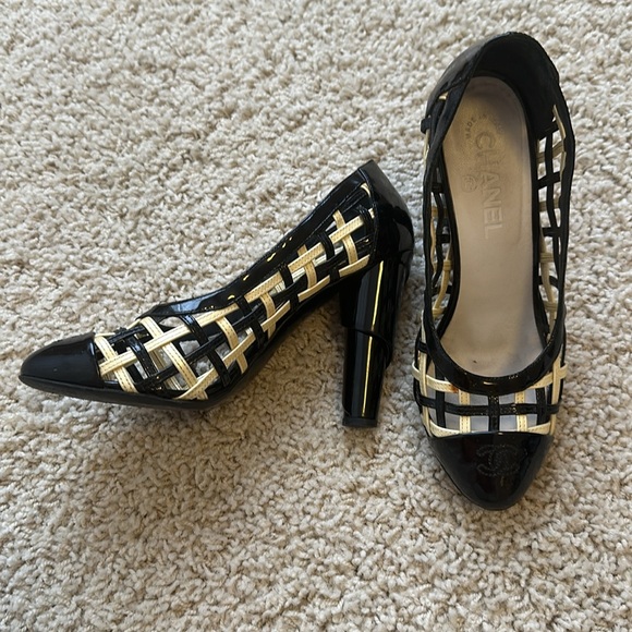 COPY - 🖤Chanel CC Pumps - Picture 11 of 17